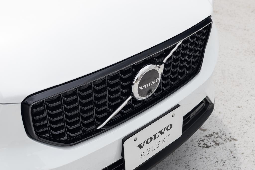 XC40 Ultra B4 AWD Dark Edition 認定中古車