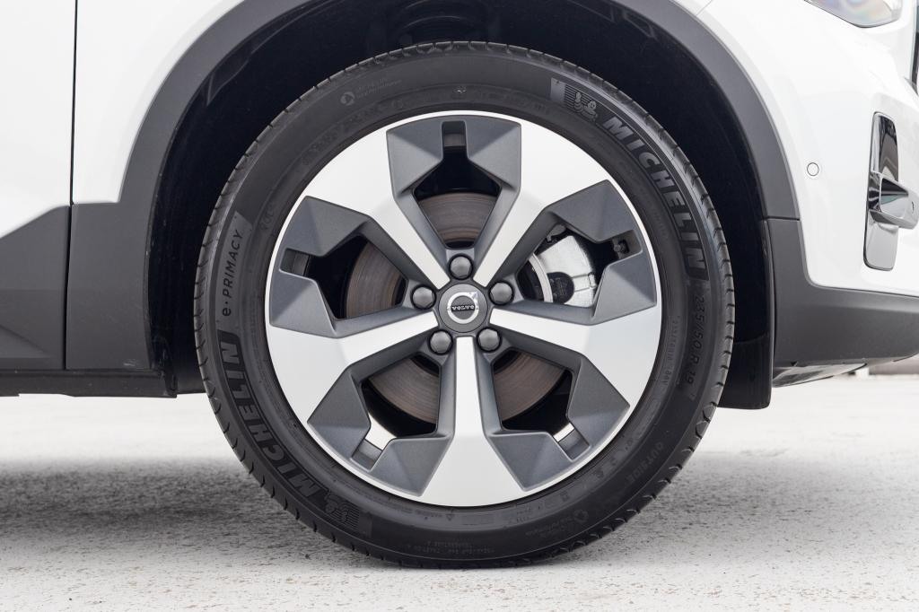 XC40 Ultra B4 AWD Dark Edition 認定中古車