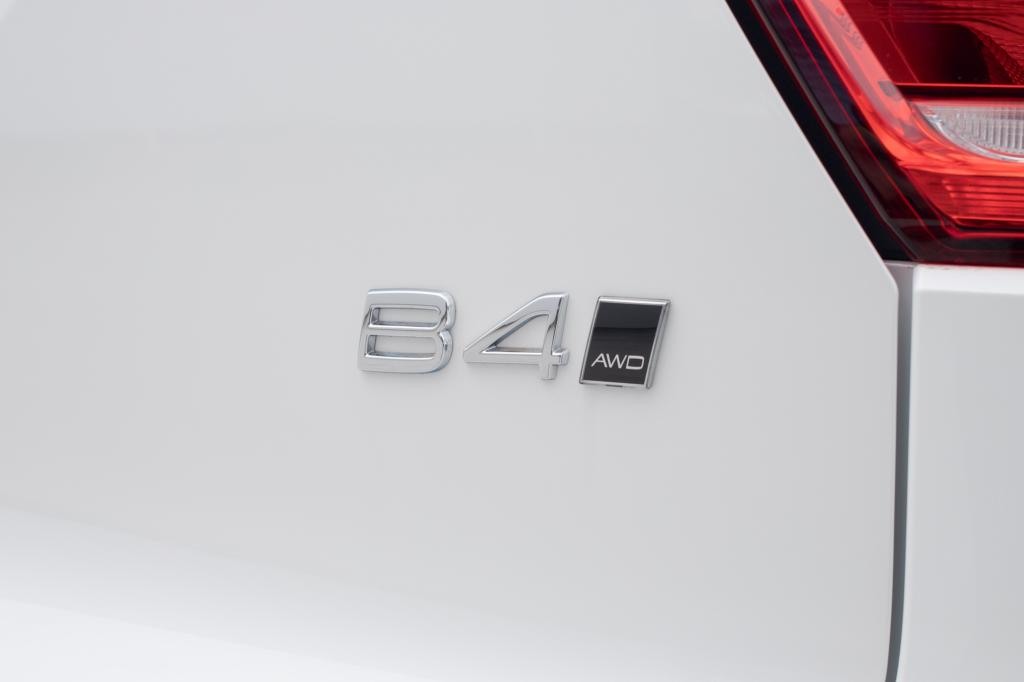 XC40 Ultra B4 AWD Dark Edition 認定中古車
