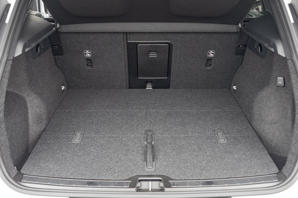 XC40 Ultra B4 AWD Dark Edition 認定中古車