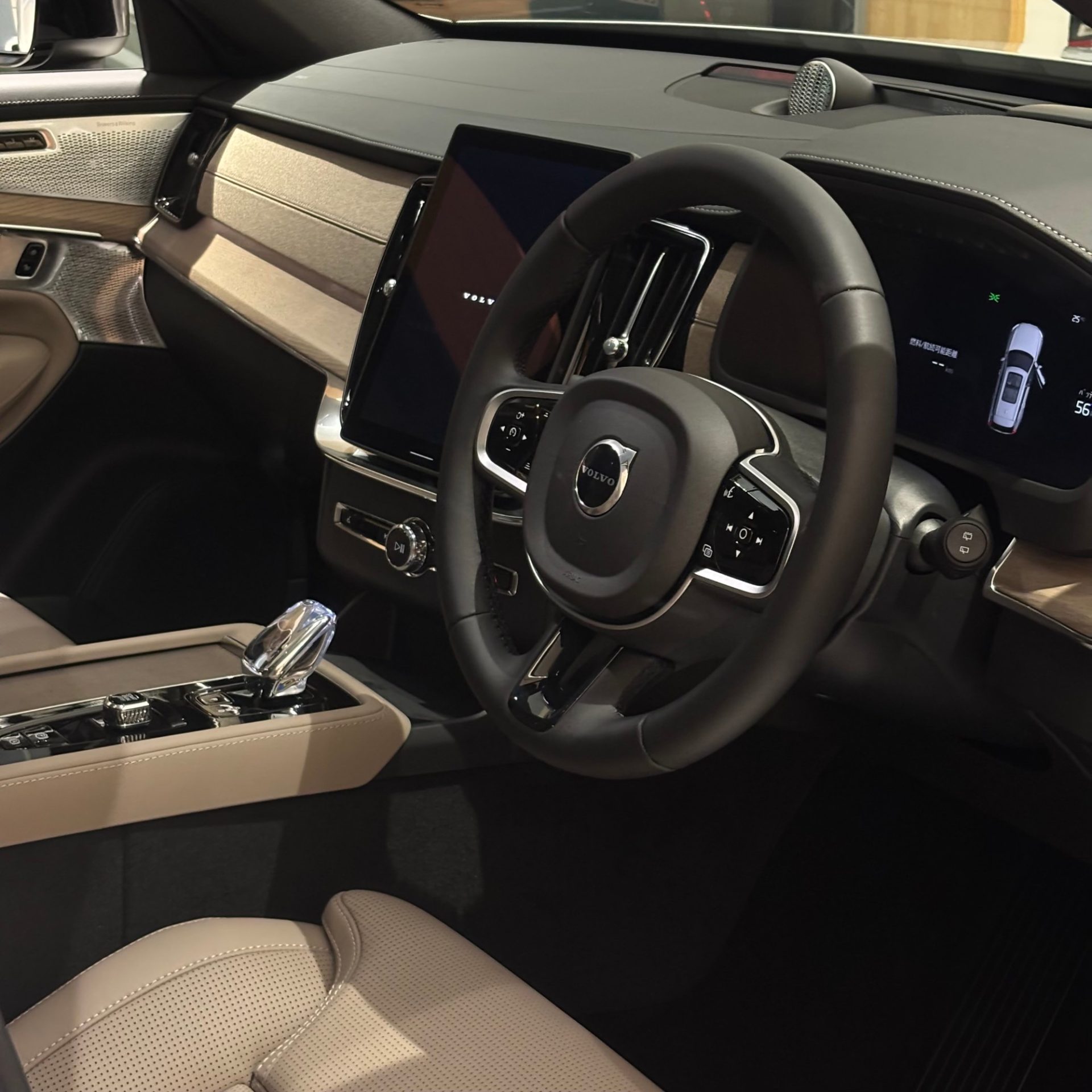 XC90 Ultra T8 AWD Plug-in Hybrid 展示車