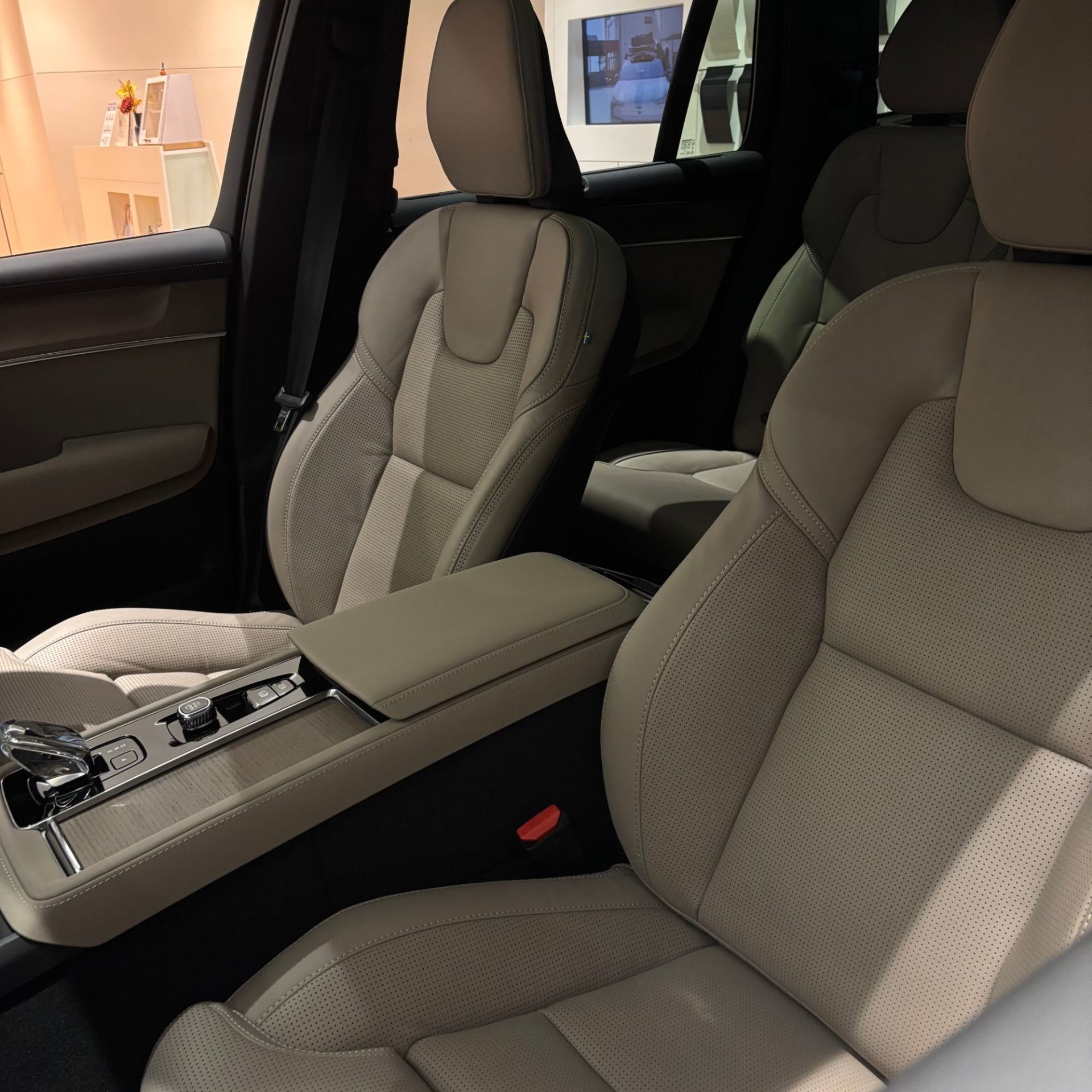 XC90 Ultra T8 AWD Plug-in Hybrid 展示車