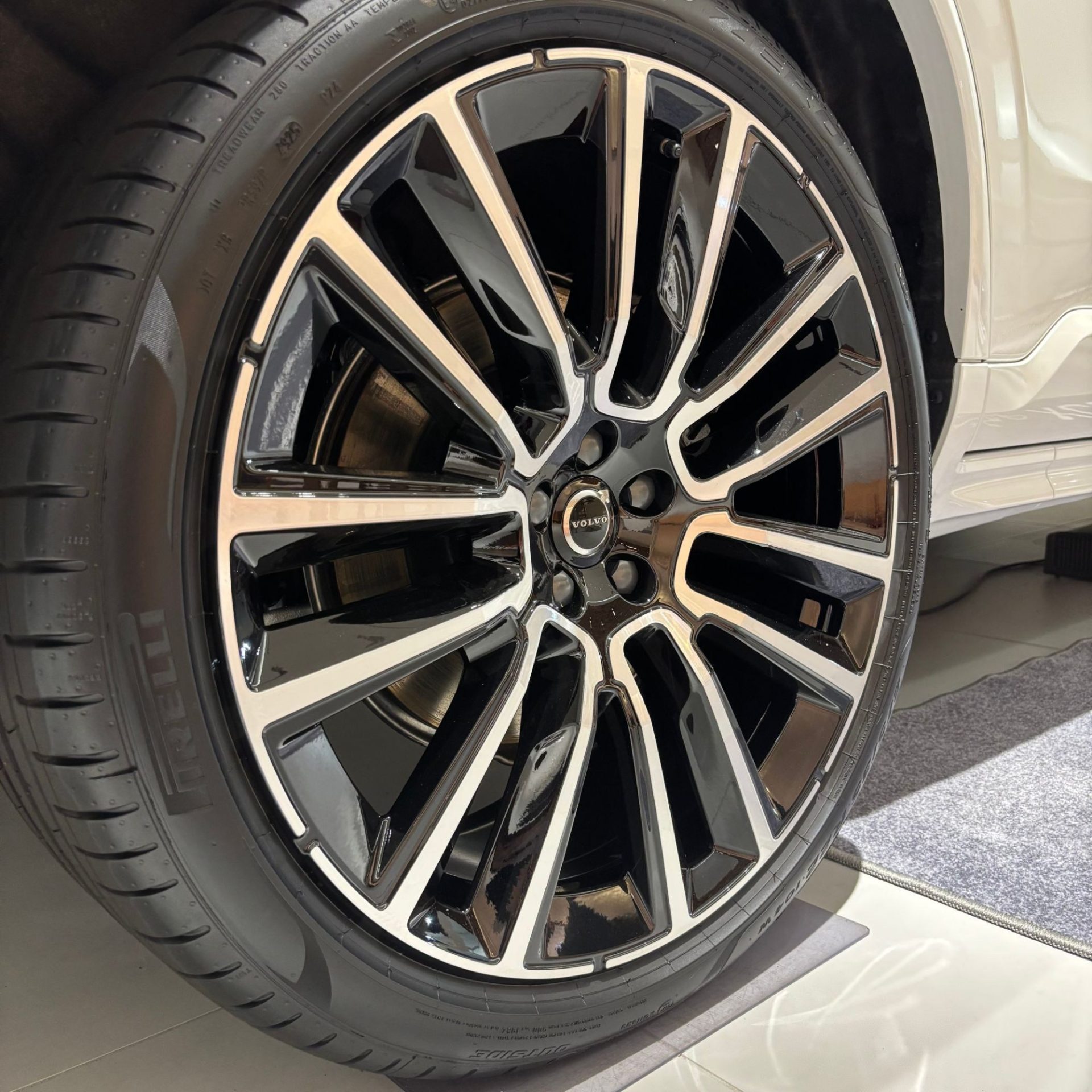 XC90 Ultra T8 AWD Plug-in Hybrid 展示車